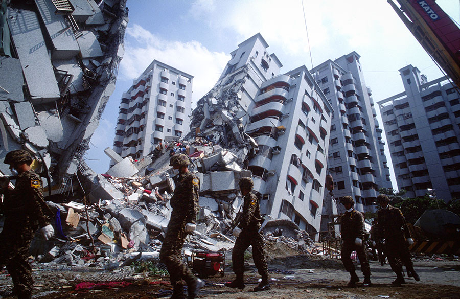 Sep 07, 1999; Tai Chung, Taiwan; The city of Tai Chung is struck by a huge earthquake killing more than 2,000 people. Taiwanese Army rescue workers hurry to find survivors in the mass destruction.