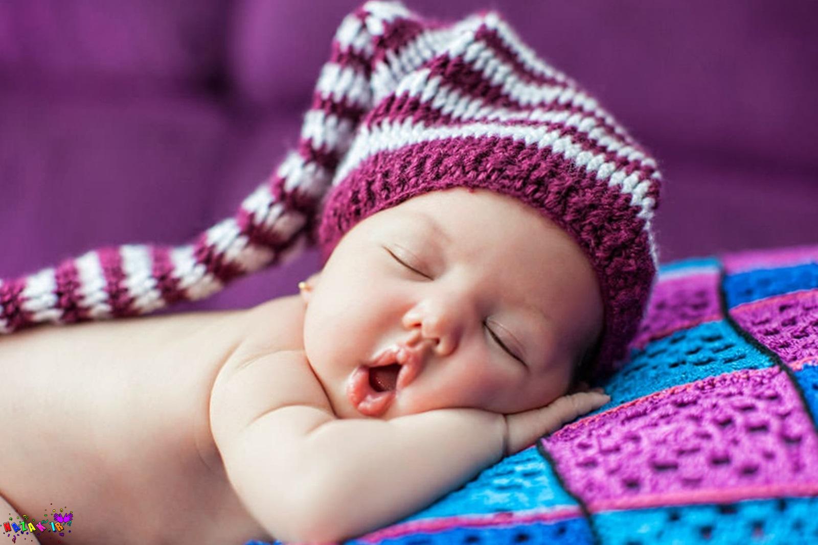 بهترین روش برای تعویض بی دردسر لباس نوزادان